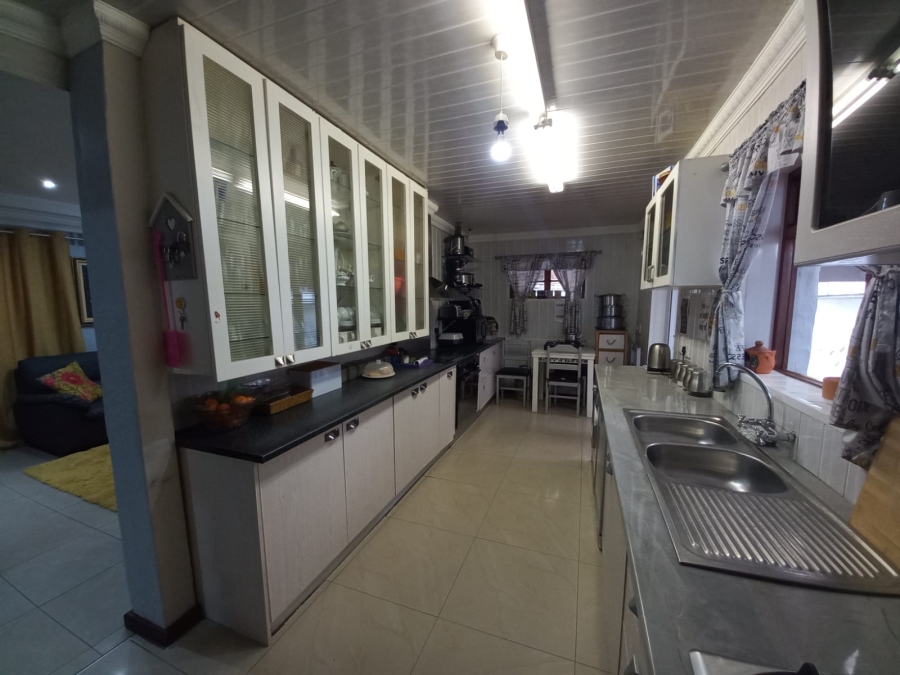 4 Bedroom Property for Sale in Lentegeur Western Cape